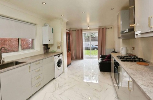 Southampton House | Experience Elegance at Fola Homestay