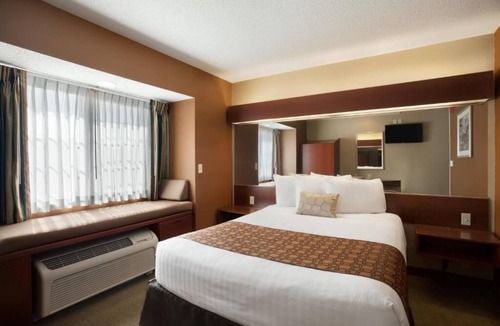 Dover Apartment | Experience Exceptional Hospitality- w/Hot tub ,Cozy rooms one/Two Queen bed.