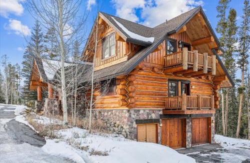 The Highlands House | Experience Fireside Retreat, a comfortable and secluded log home in Breckenridge, Hot Tub