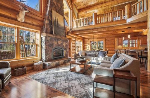 The Highlands House | Experience Fireside Retreat, a comfortable and secluded log home in Breckenridge, Hot Tub