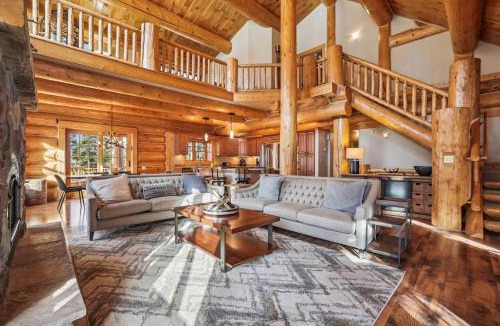 The Highlands House | Experience Fireside Retreat, a comfortable and secluded log home in Breckenridge, Hot Tub