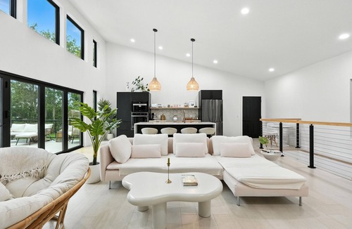 Fremont House | Experience Happie Space on Snow Lake, a Cozy Lakefront Retreat with Privacy