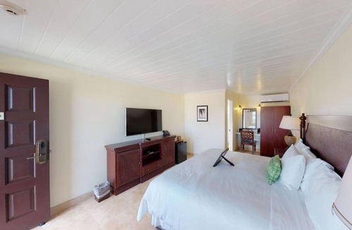 Estate East Street Hotel | Experience Historic Town Vibes in an Elegant and Charming Classic Guest Room