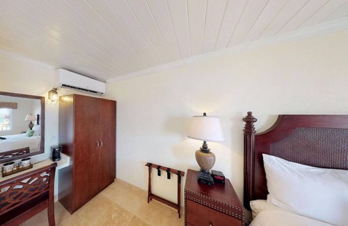 Estate East Street Hotel | Experience Historic Town Vibes in an Elegant and Charming Classic Guest Room