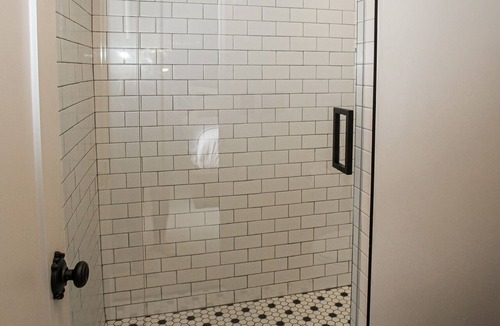 Jacksonville Hotel | Experience historic Jacksonville! This 1 BR Queen Guest Room offers boutique charm in the heart of wine country. Walk to the Britt Festival, Nespresso machine included. Ideal for a downtown escape for two.