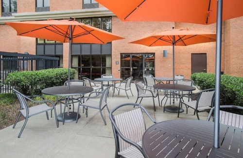 Parole Hotel | Experience Historical Annapolis + Complimentary Breakfast! Outdoor Pool!