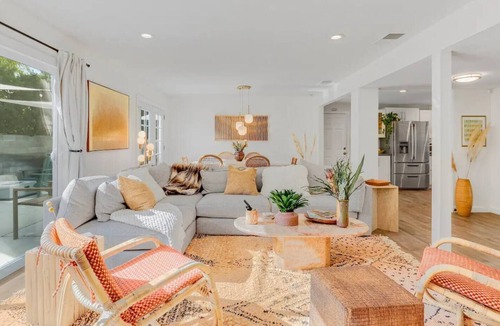 Vista Norte House | Experience iconic Palm Springs living in this 4BR retreat with a pool, spa, fire pit, and mountain views. Perfect for family and friends, enjoy indoor-outdoor living just minutes from downtown dining, shops, and attractions.