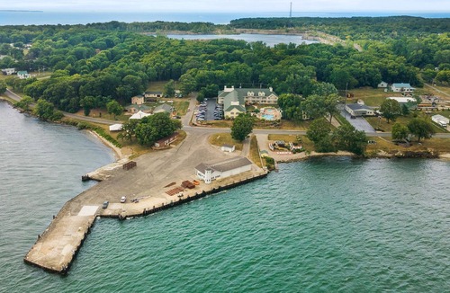 Kelleys Island House | Experience Island Tranquility at the Iroquois Suites Kelleys Island 216