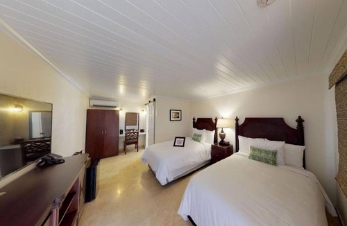 Estate East Street Hotel | Experience Local Culture from Downtown Escape Near Shops, Dining, and Harbor