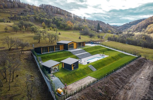 Ramet Ski Chalet | Experience luxury and comfort at the "Friends" Cabin in the Apuseni Mountains