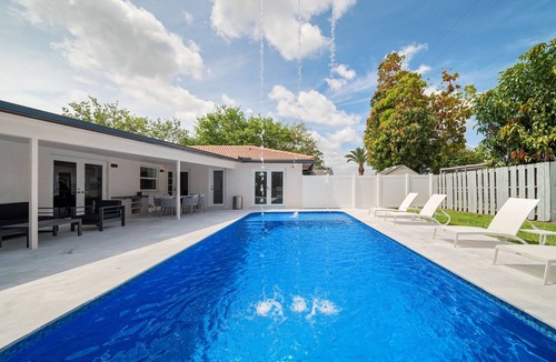 Boca Raton House | Experience Luxury and Comfort in Boca Raton: Your Ideal Vacation Home Awaits!n