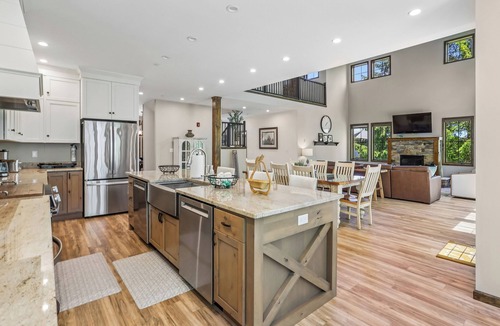 Waterfront Greens House | Experience luxury at 'Somewhere Only We Know' in Stillwater with stunning lake views!