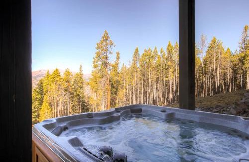 Baldy Mountain House | Experience luxury at Three Sisters Lookout with stunning mountain views and Private Hot Tub