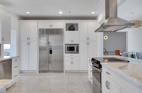 Islamorada House | Experience luxury at The Sapodilla House, a stunning 5-bedroom waterfront retreat in Islamorada.