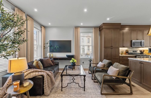 Benton Park House | Experience Luxury - just steps away from live music & food