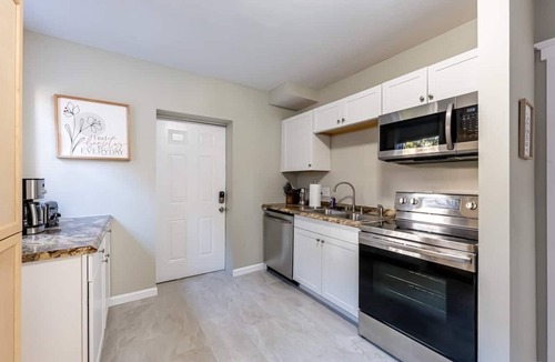 Avondale House | ☀️ Experience Luxury @ The Lexington ☀️