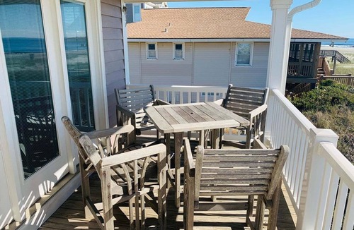 Holden Beach House | Experience luxury at License to Chill, a 4-bedroom oceanfront home in Holden Beach.
