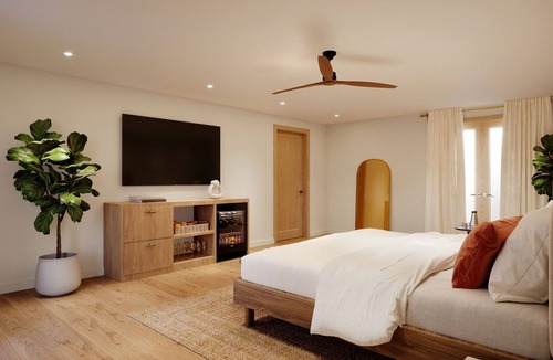 Uptown Design District Hotel | Experience Luxury with Outdoor Spa Suite