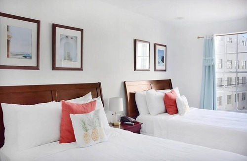Flamingo/Lummus Hotel | Experience Miami Beach Like Never Before! Short Walk to South Pointe Park