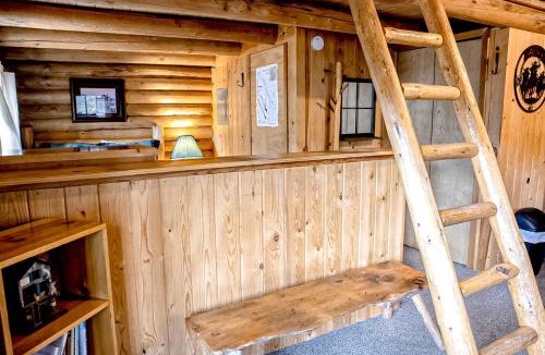 Bigfork Hotel | Experience Montana Cabins - Cowboy #5