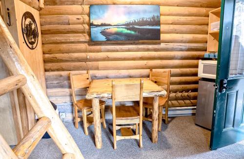 Bigfork Hotel | Experience Montana Cabins - Cowboy #5