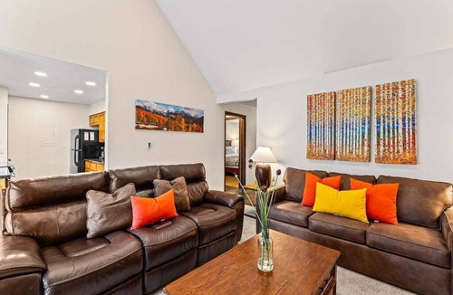 Historic District Condo | Experience mountain living in Park Place 304C, a 2BR Breckenridge condo for up to 8 guests!