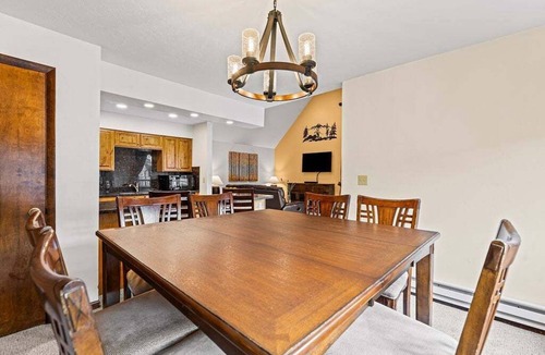 Historic District Condo | Experience mountain living in Park Place 304C, a 2BR Breckenridge condo for up to 8 guests!