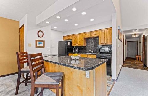 Historic District Condo | Experience mountain living in Park Place 304C, a 2BR Breckenridge condo for up to 8 guests!