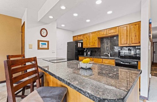 Historic District Condo | Experience mountain living in Park Place 304C, a 2BR Breckenridge condo for up to 8 guests!