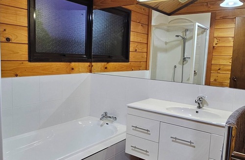 Pukekohe House | Experience nature at it's finest!