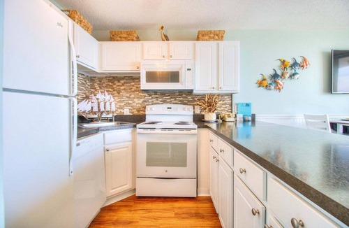 Wilmington Beach Condo | Experience oceanfront bliss in this 2BR retreat at Carolina Beach!