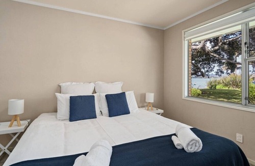 Tauranga House | Experience Paradise: Beautiful 4bd Beachfront w/ Breathtaking Views