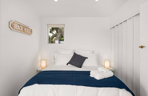 Tauranga House | Experience Paradise: Beautiful 4bd Beachfront w/ Breathtaking Views