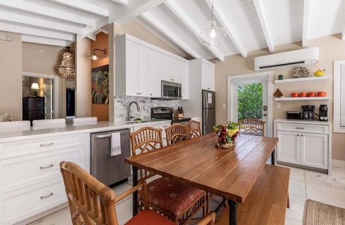Islamorada Cottage | Experience paradise at Green Cottage, a charming 2-bedroom oceanfront retreat in Islamorada!