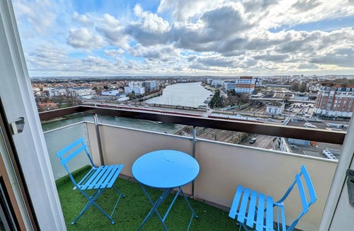 Choisy-le-Roi Apartment | Experience Parisian Living with Breathtaking Seine Views! 🌟4-8 People Family