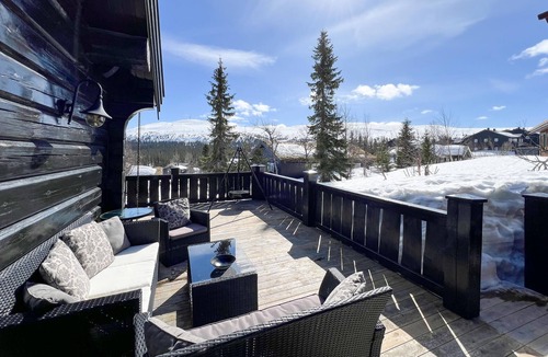 Mælem House | Experience peace and nature in a holiday home with mountain views and sauna.