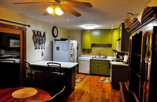 Dover House | Experience Peace, Relaxation and Comfort in Kentucky with a touch of KENYA!