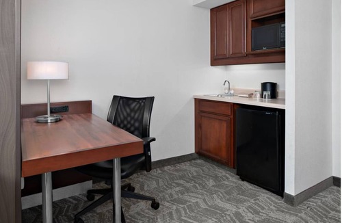 Norwood Park Hotel | Experience Quiet Comfort in 2 Family-Friendly Suites w/Pool & Free Parking