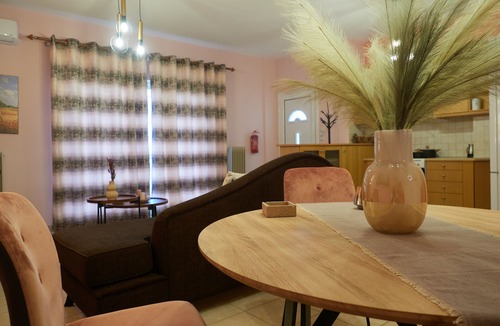 Anatolikos Sinikismos Apartment | Experience relaxed coastal living