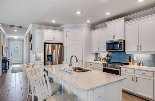 Naples House | EXPERIENCE RESORT-STYLE LIVING IN THE HEART OF NAPLES RESERVE