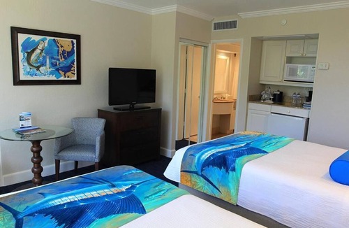 St. Pete Beach Hotel | Experience RumFish Beach: 4 Balcony Rooms Near Boca Ciega Bay & Dali Museum