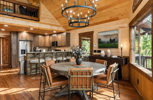 Natures Courtyard Cabin | Experience Rustic Elegance Hot-Tub Pool-Table Sunset Views Secluded