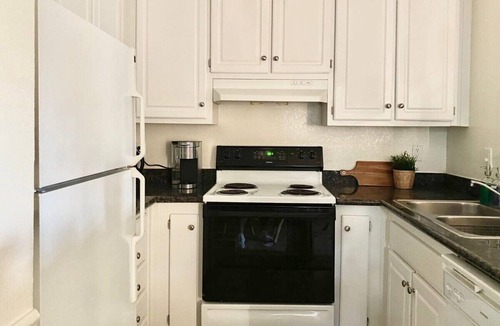 South Natomas Apartment | Experience Sacramento with Tranquil Lakeside Views