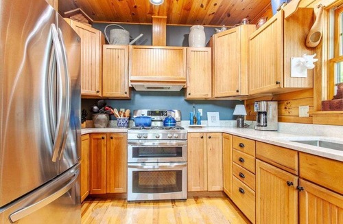 Whittier Cabin | Experience serene mountain views at Hazey View