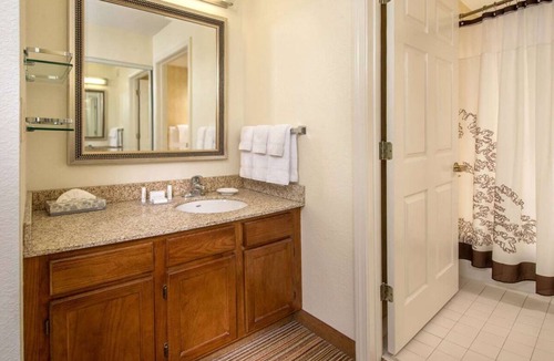 Charleston Hotel | Experience Southern Hospitality in the Heart of Charleston! Pool, Tennis Court!