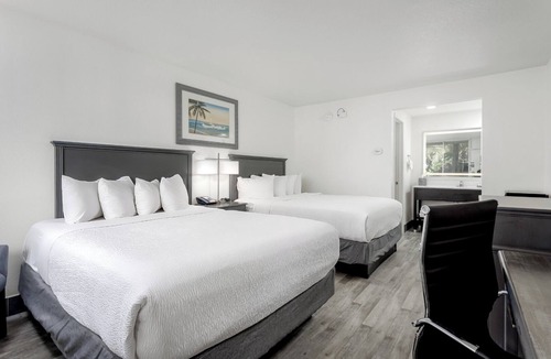 Fort Walton Beach Hotel | Experience the Grotto Pool! Onsite Dining and Near Fort Walton Beach!