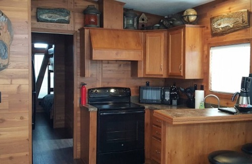 Braithwaite Cabin | Experience the bayou in the heart of Louisiana marsh -- 30 min to New Orleans!