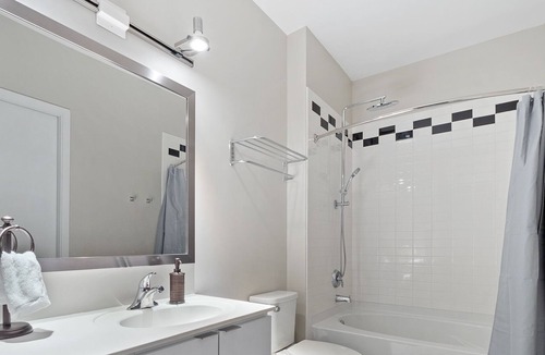 Downtown Cincinnati Condo | Experience the Best of Downtown Living - Amazing Amenities & Pool Access 503