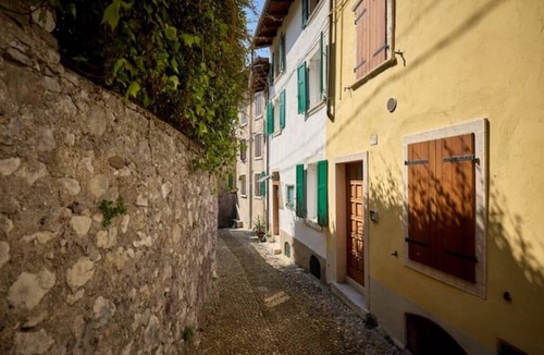 Cassone House | Experience the charm of the hamlet of Cassone: 3-story house a stone's throw from the lake!