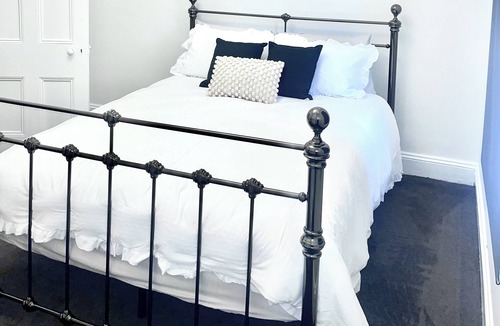 Bathurst Cottage | Experience the convenience of a cosy cottage, situated in the heart of Bathurst.